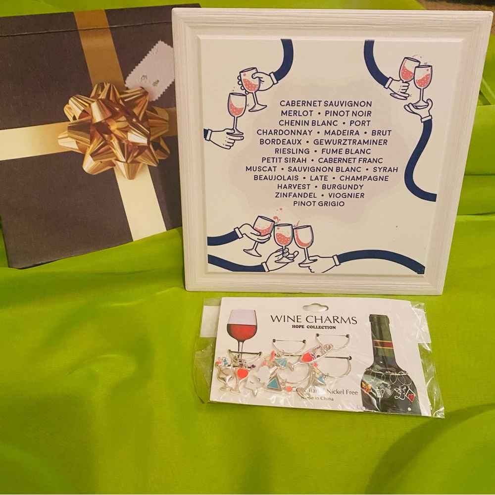 Wine Gift Set: Decor and Wine Charms